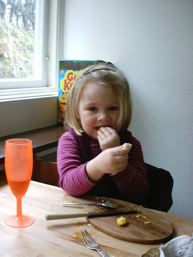 17.i spiser frokost